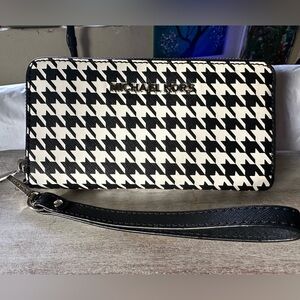 Michael Kors Jet Set Travel Wallet/Wristlet